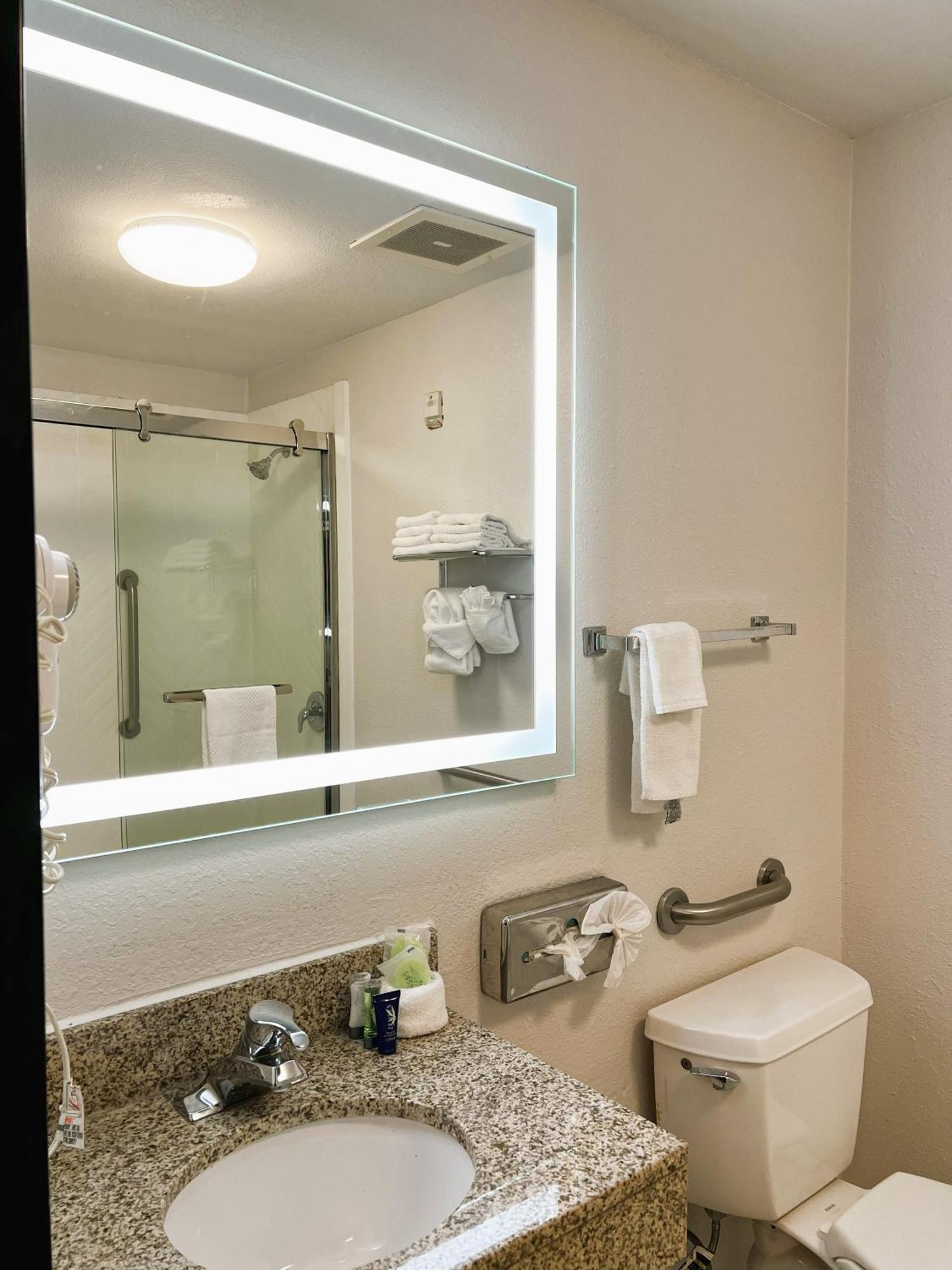 Comfort Inn & Suites Sheboygan I-43 Екстер'єр фото