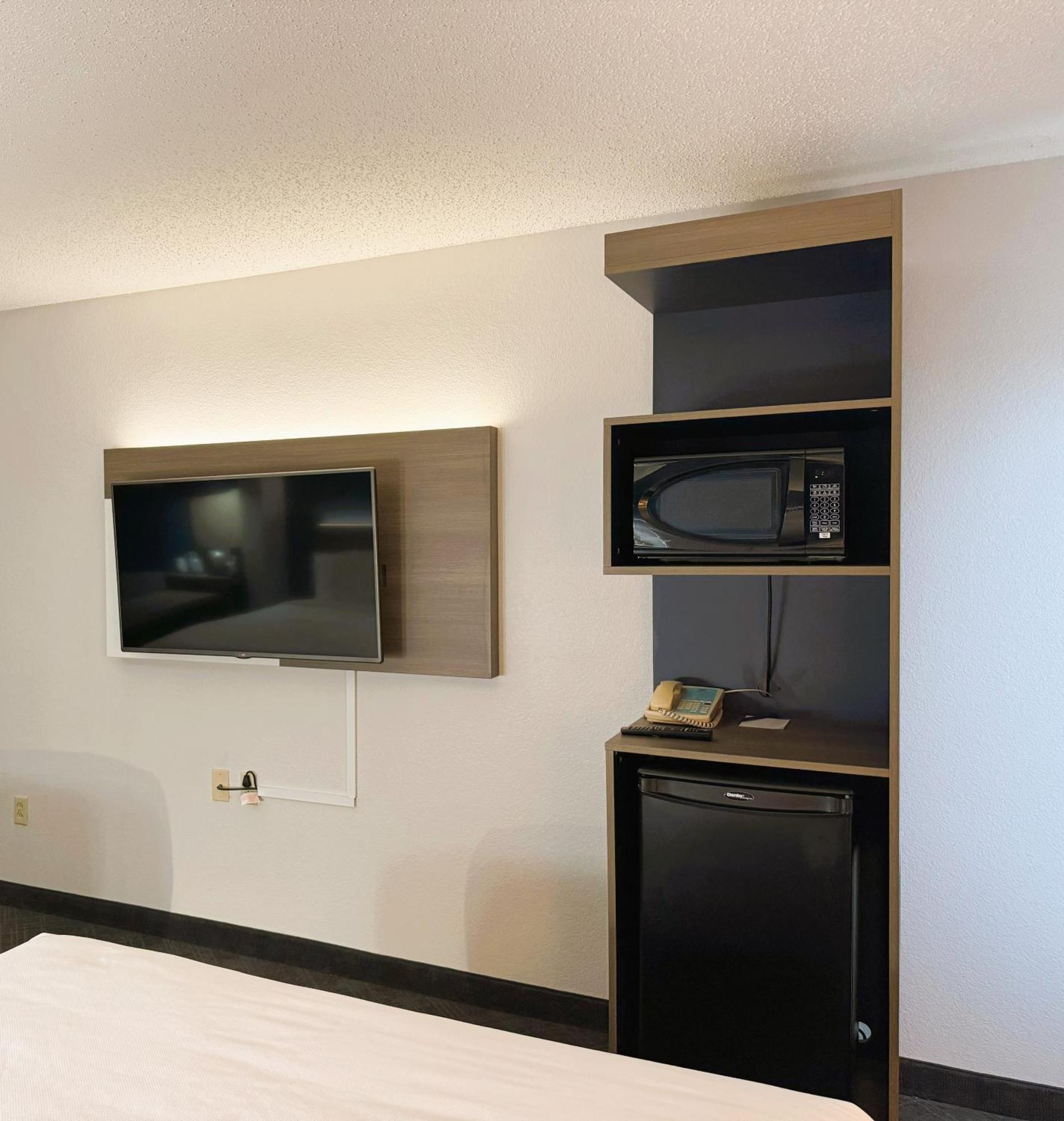 Comfort Inn & Suites Sheboygan I-43 Екстер'єр фото