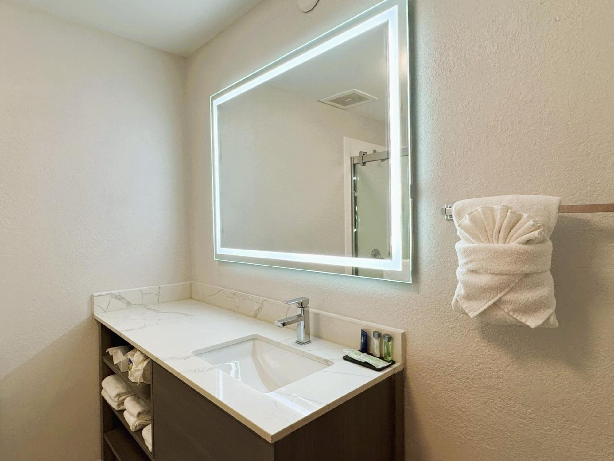 Comfort Inn & Suites Sheboygan I-43 Екстер'єр фото