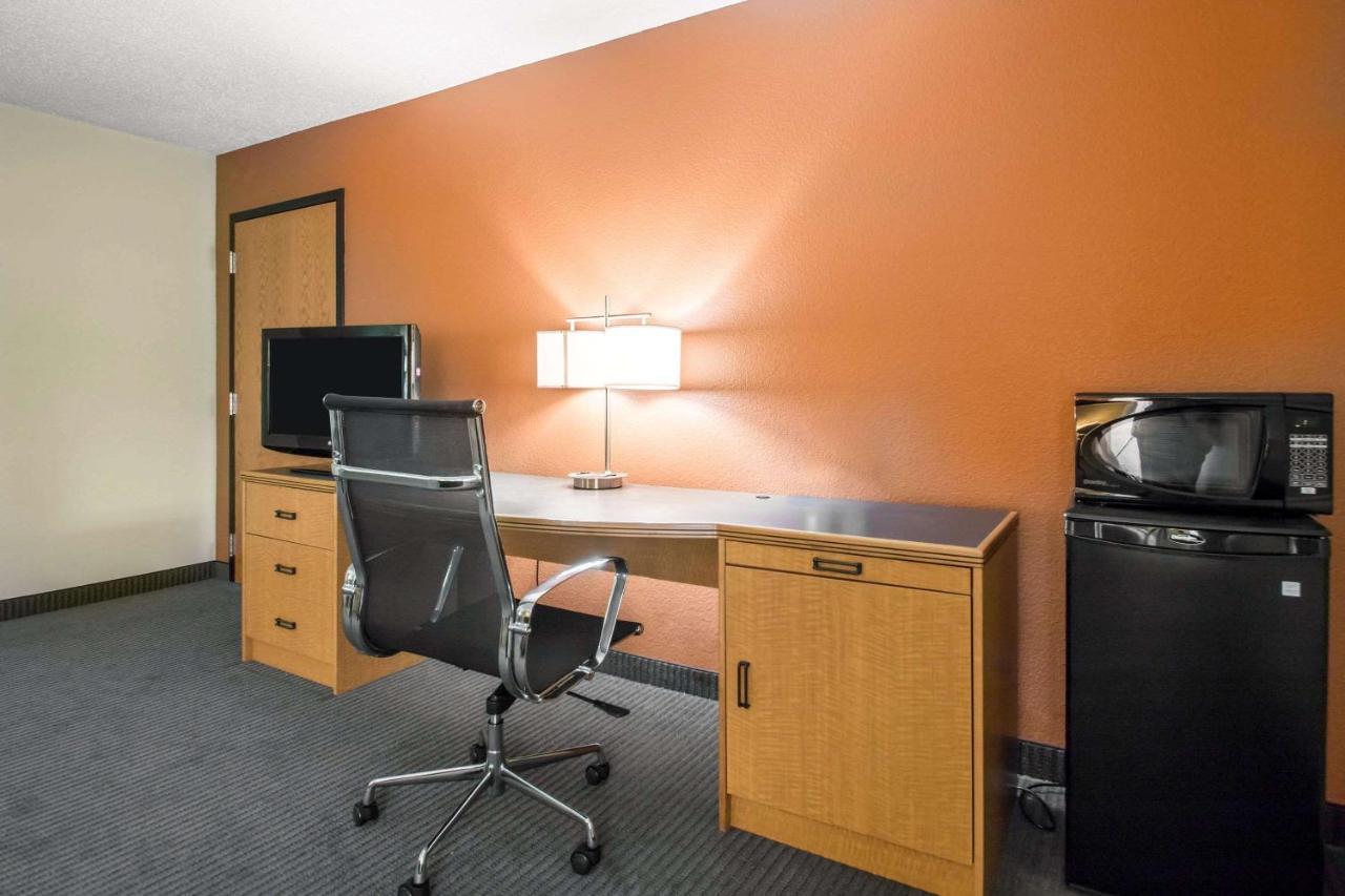 Comfort Inn & Suites Sheboygan I-43 Екстер'єр фото